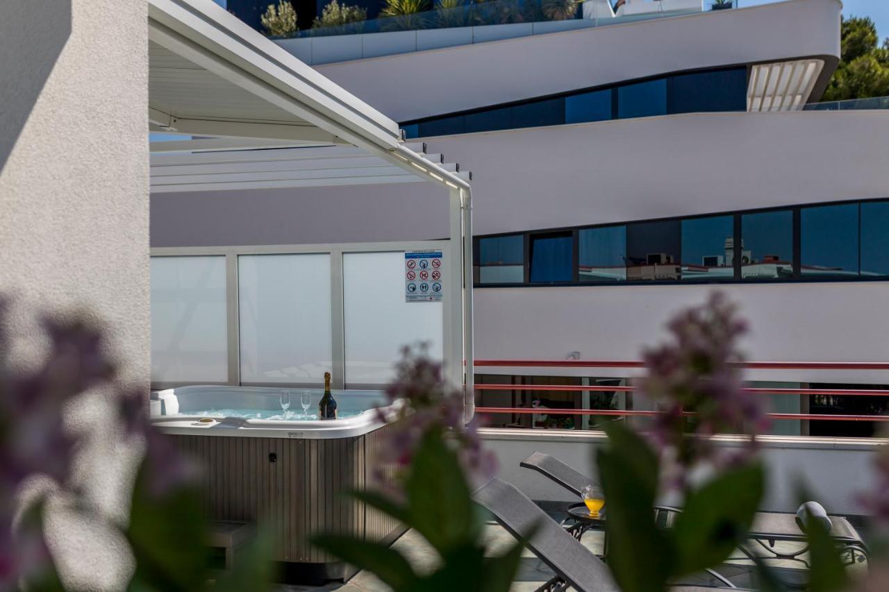 Seaside Penthouse With Hot Tub Sky Living Apartamento Split Exterior foto