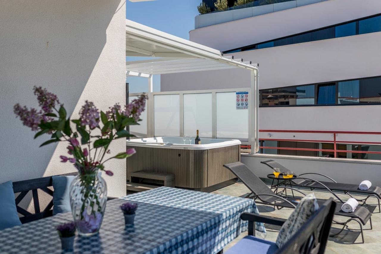Seaside Penthouse With Hot Tub Sky Living Apartamento Split Exterior foto