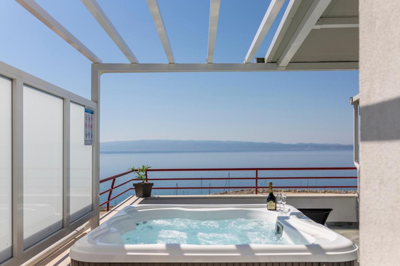 Seaside Penthouse With Hot Tub Sky Living Apartamento Split Exterior foto