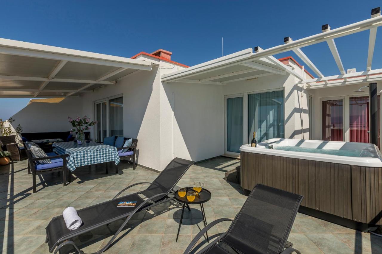 Seaside Penthouse With Hot Tub Sky Living Apartamento Split Exterior foto