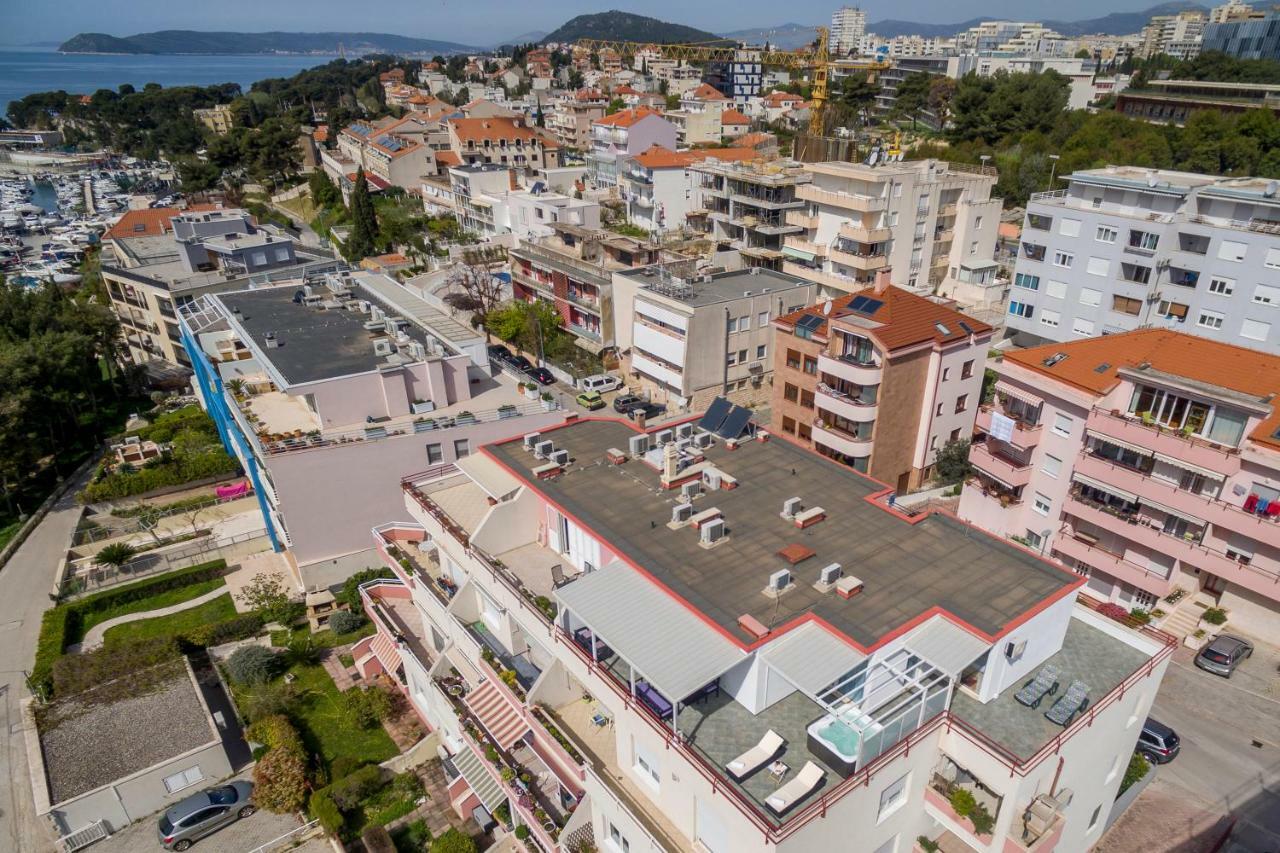 Seaside Penthouse With Hot Tub Sky Living Apartamento Split Exterior foto