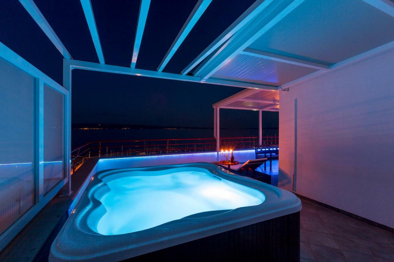 Seaside Penthouse With Hot Tub Sky Living Apartamento Split Exterior foto