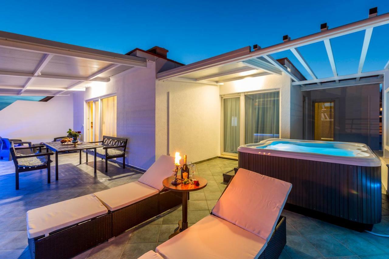 Seaside Penthouse With Hot Tub Sky Living Apartamento Split Exterior foto